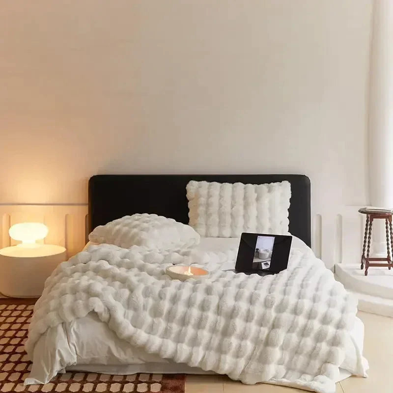 CozyNest | Fluffig Filt, Mjuk Flocktextur, & Andningsbar, Idealisk för Hem & Vinternättera | Idealisk för vintern