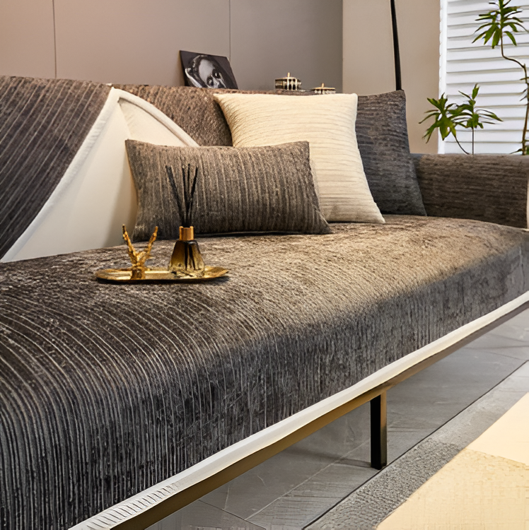 StripeLuxe | Chic randigt sofföverdrag i chenille, andningsbart och texturerat, djurvänligt och halkfritt, perfekt för moderna vardagsrum