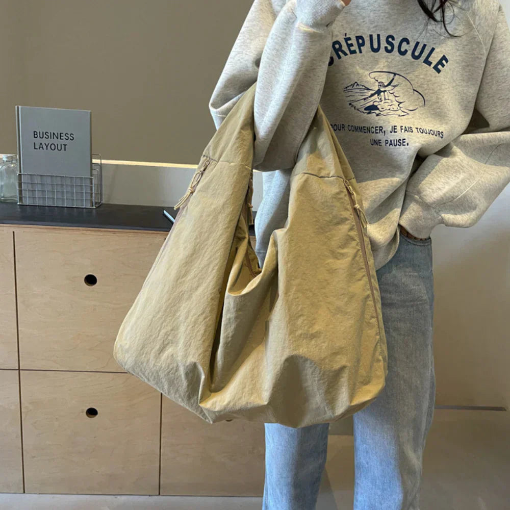 Damaxelväska med rymlig insida 5