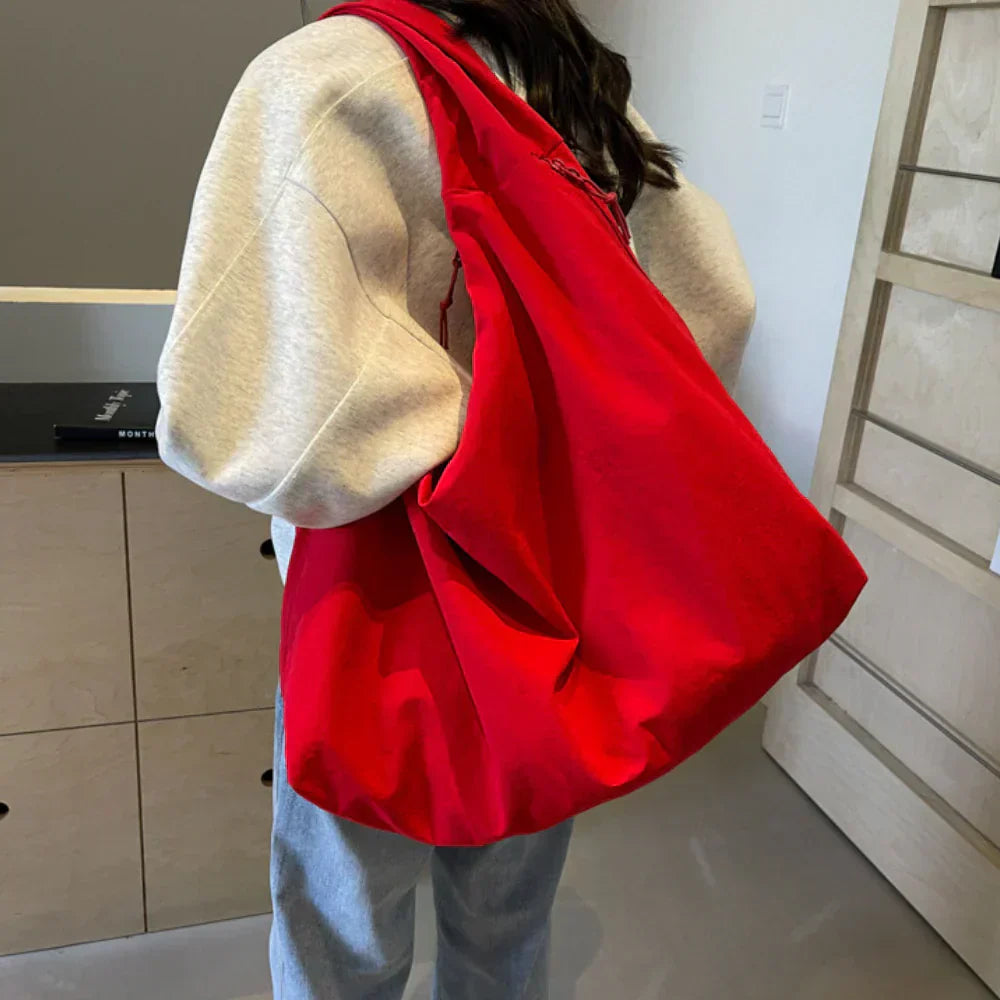 Damaxelväska med rymlig insida 8